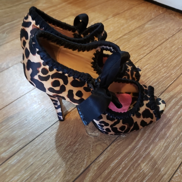 Betsey Johnson satin leopard  sz 7 - Picture 2 of 11
